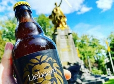Afgelopen zondag lanceerde Jong N-VA 1302 de Liebaard, een zomers blond biertje van 7,2%.
