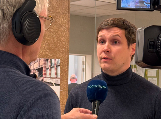 Schepen Giovanny Saelens staat Focus WTV te woord